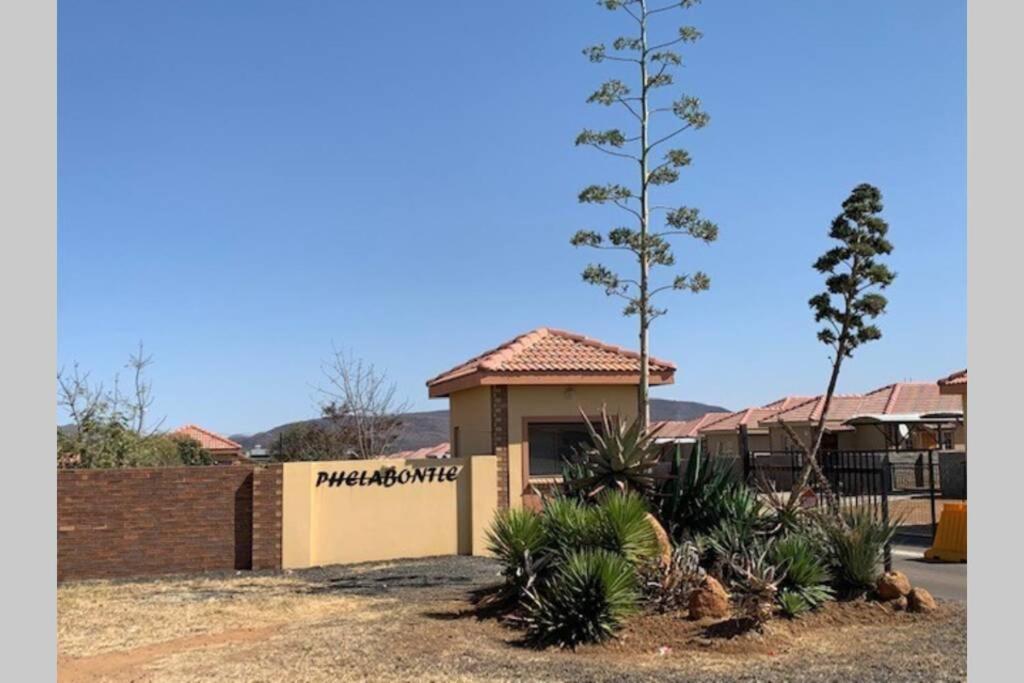 Rhino House With 3 Bedrooms Next To Pilanesberg And Sun City Mogwase Exterior foto